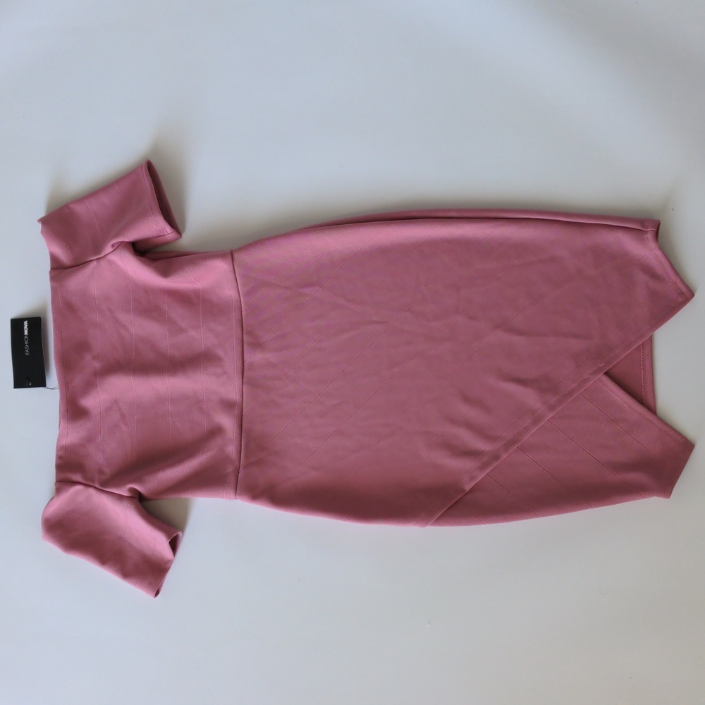 ‼️ SALE ‼️ 🌻 Pink Dress w/ Slit size M